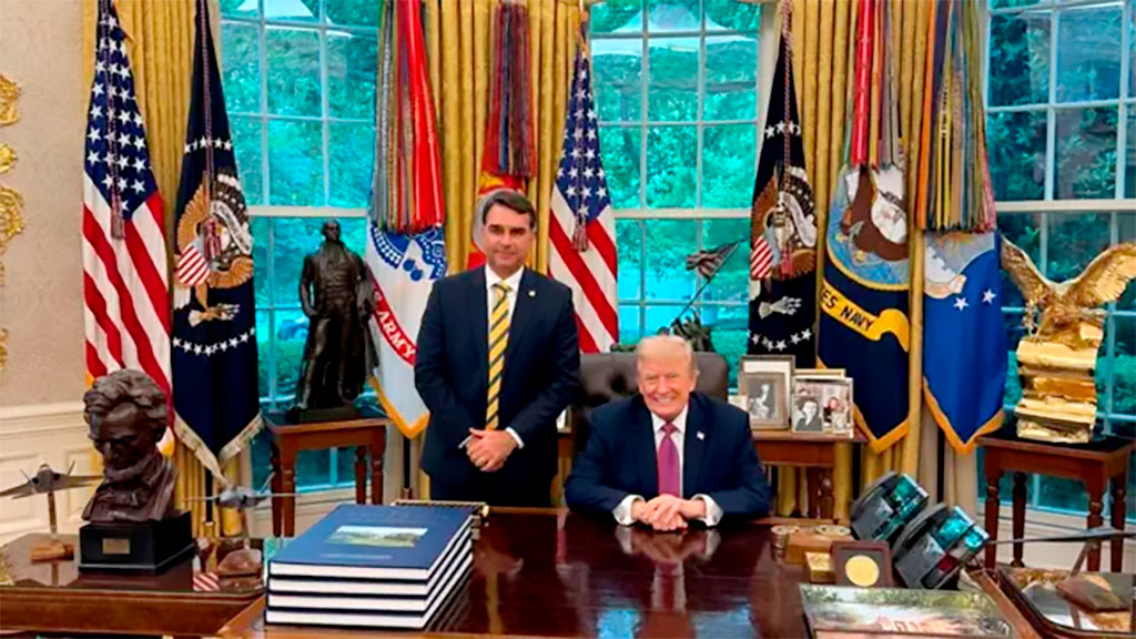 Flávio Bolsonaro,Trump